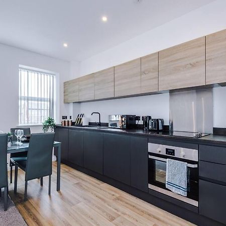 Stunning 2-Bedroom Apartment In Bolton Exteriör bild