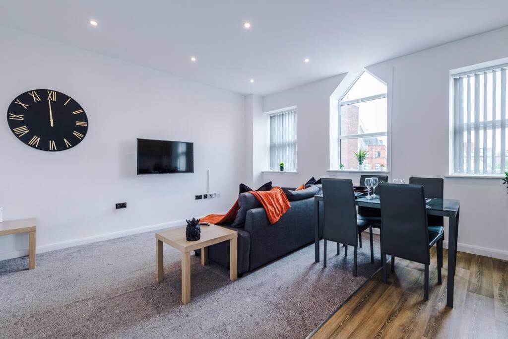 Stunning 2-Bedroom Apartment In Bolton Exteriör bild