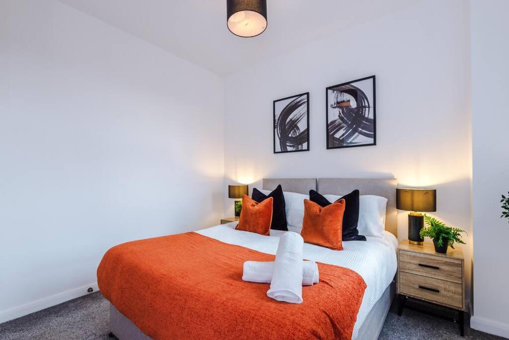 Stunning 2-Bedroom Apartment In Bolton Exteriör bild